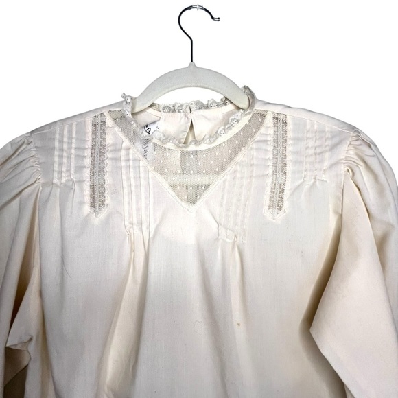 Vintage Ship'n Shore Blouse with Pin-tuck and Lace Detail - Picture 3 of 9